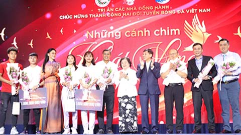 ‘Bộ sưu tập’ có chữ ký của các thành viên ĐT Việt Nam được bán đấu giá 1 tỷ đồng